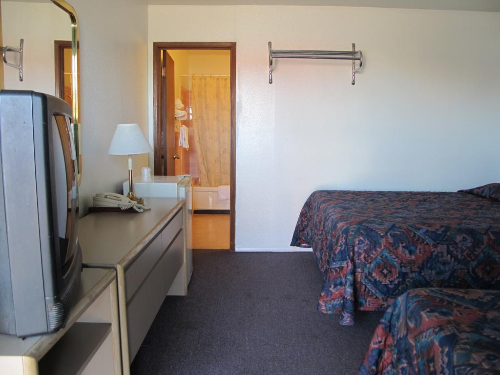 Economy Inn Ontario Cameră foto