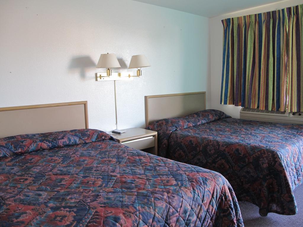 Economy Inn Ontario Cameră foto