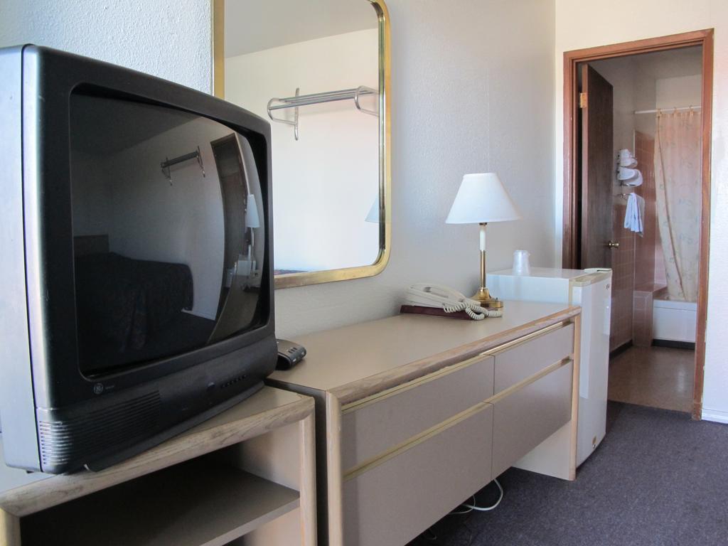 Economy Inn Ontario Cameră foto