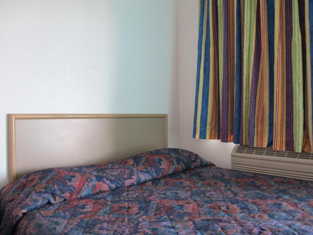Economy Inn Ontario Cameră foto